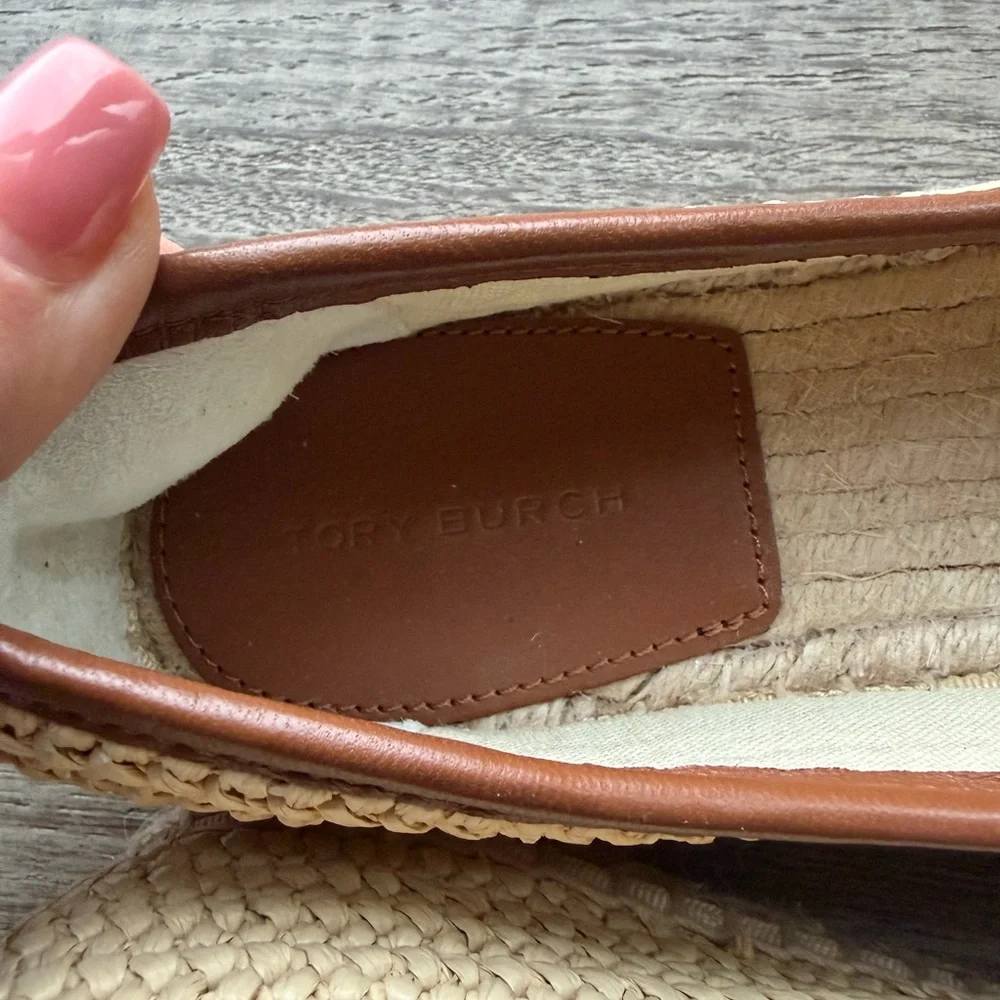 Tory Burch Natural Raffia Cut-Out Logo Espadrille Loafers in Brown Size: 5.5
